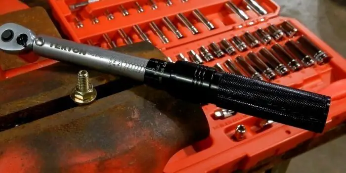 Torque Wrench vs Socket Wrench